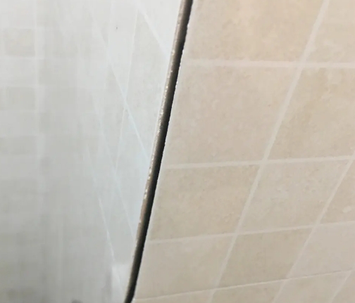 兴业瓷砖空鼓维修公司分享阳台瓷砖脱落的修复过程可以分为以下几个步骤
